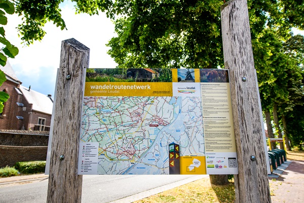 Wandelroutebord om je route te plannen